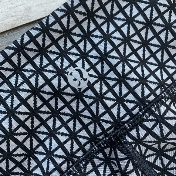 Lululemon • Black & Gray Wunder Under Leggings • 4 - Picture 11 of 16